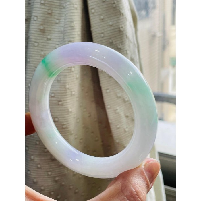天然A貨緬甸玉 冰潤淡春彩粗條翡翠圓骨鐲56.4 18.5圍 12咪骨徑 粉紫粉白底色 幾抹辣陽綠增色 附台証-細節圖8