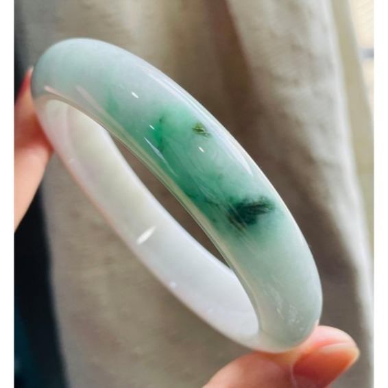 天然A貨緬甸玉 細潤白底青翡翠平安鐲59.8 19.5圍 細肉粉白帶微粉 透光綠花海苔花點綴 完美度95%-細節圖2