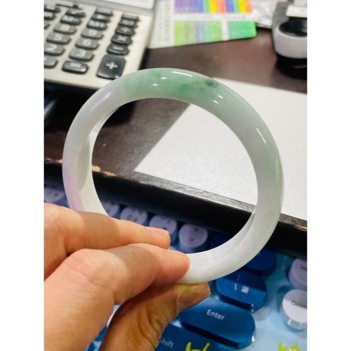 天然A貨緬甸玉 細潤白底青翡翠平安鐲59.8 19.5圍 細肉粉白帶微粉 透光綠花海苔花點綴 完美度95%-細節圖10