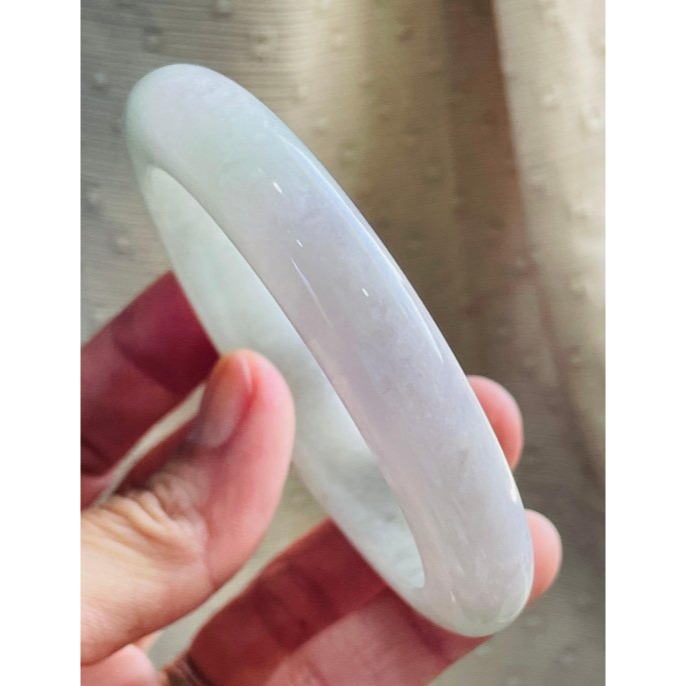 天然A貨緬甸玉 冰潤粉綠俏淡紫翡翠圓骨鐲55.5 18圍 起冰過底淡綠 帶一抹淡粉 完美度95%-細節圖4