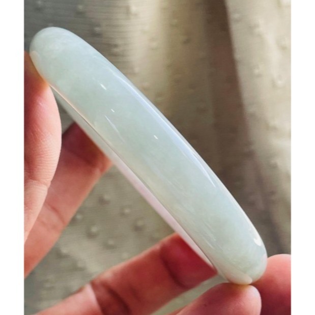 天然A貨緬甸玉 冰潤粉綠俏淡紫翡翠圓骨鐲55.5 18圍 起冰過底淡綠 帶一抹淡粉 完美度95%-細節圖5