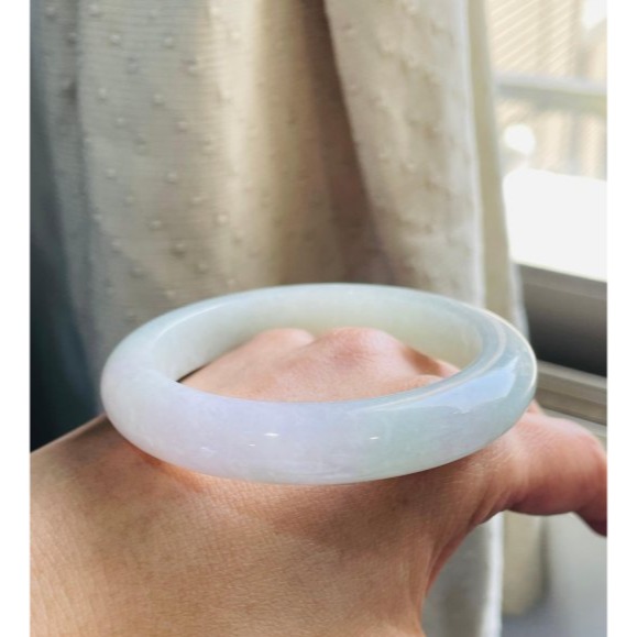 天然A貨緬甸玉 冰潤粉綠俏淡紫翡翠圓骨鐲55.5 18圍 起冰過底淡綠 帶一抹淡粉 完美度95%-細節圖9