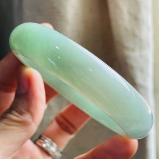 天然A貨緬甸玉 冰芙蓉綠漸層色寬版翡翠平安鐲57.7 19圍 整圈起膠底庄 果綠藍綠淡藍漸變滿色 完美度99%附台証-細節圖6