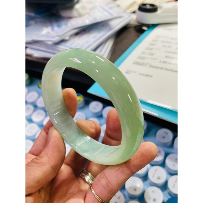 天然A貨緬甸玉 冰芙蓉綠漸層色寬版翡翠平安鐲57.7 19圍 整圈起膠底庄 果綠藍綠淡藍漸變滿色 完美度99%附台証-細節圖9