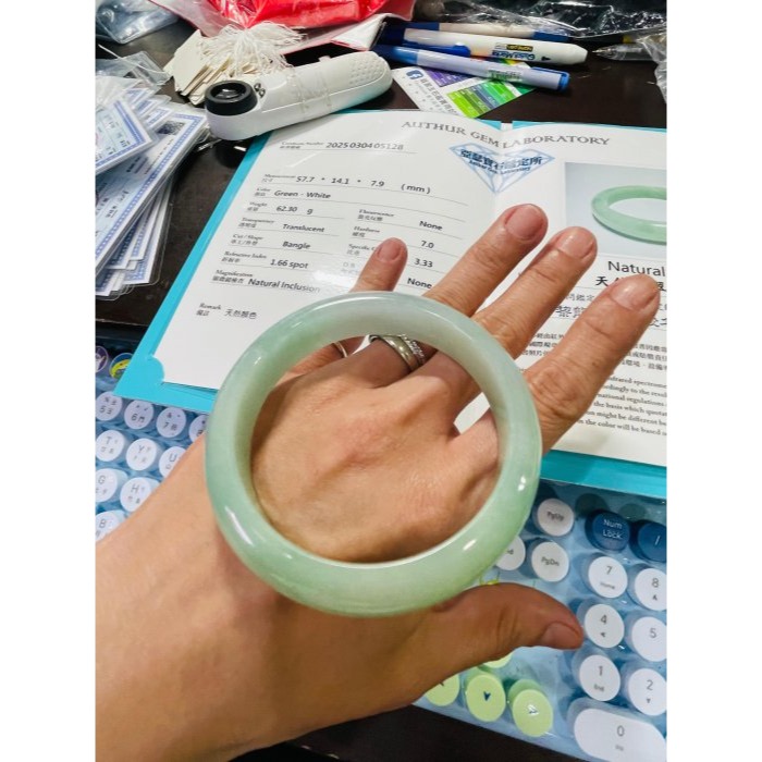 天然A貨緬甸玉 冰芙蓉綠漸層色寬版翡翠平安鐲57.7 19圍 整圈起膠底庄 果綠藍綠淡藍漸變滿色 完美度99%附台証-細節圖10