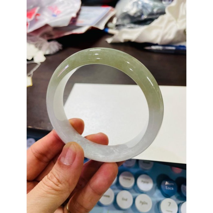 天然A貨緬甸玉 冰潤半山水色翡翠平安鐲58 19圍 乾淨晶透白冰 帶秋香綠 完美度99%-細節圖10
