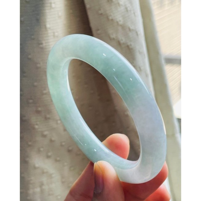 天然A貨緬甸玉 老坑藍綠飄花圓條翡翠圓骨鐲54.6 18圍 似藍似綠 冰潤飄花幾近繞滿整圈 完美度99%附台証-細節圖3