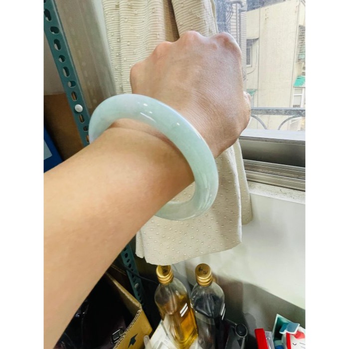 天然A貨緬甸玉 老坑藍綠飄花圓條翡翠圓骨鐲54.6 18圍 似藍似綠 冰潤飄花幾近繞滿整圈 完美度99%附台証-細節圖7