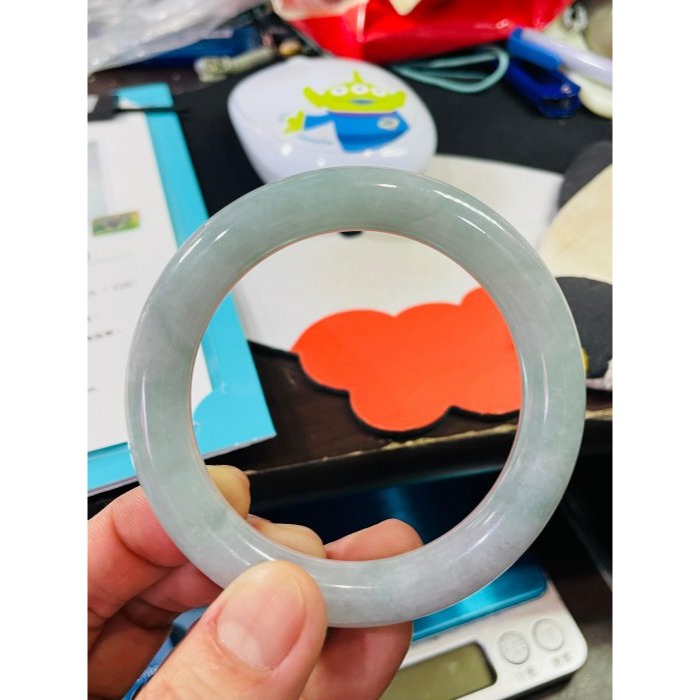 天然A貨緬甸玉 老坑藍綠飄花圓條翡翠圓骨鐲54.6 18圍 似藍似綠 冰潤飄花幾近繞滿整圈 完美度99%附台証-細節圖9