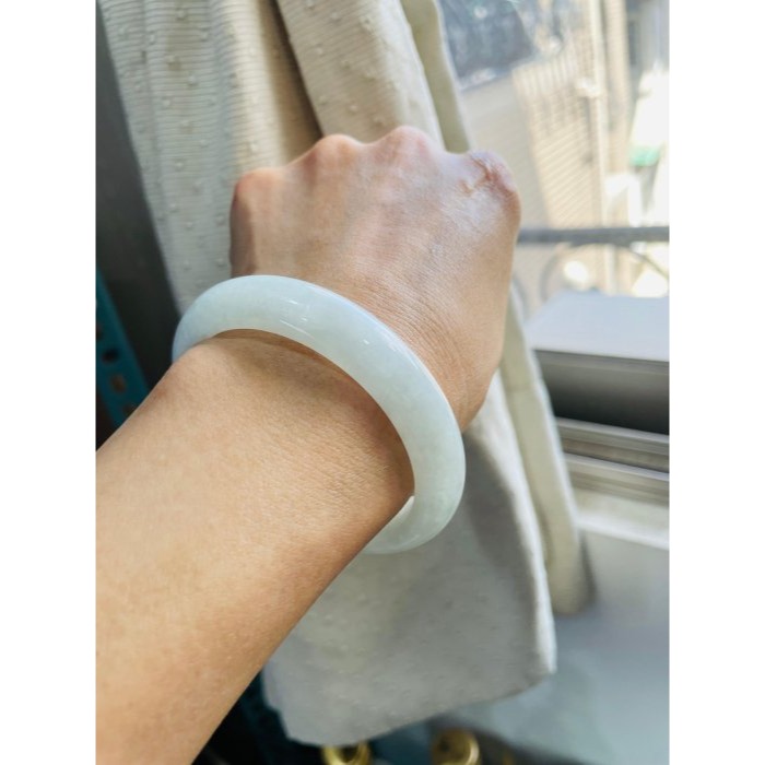 天然A貨緬甸玉 冰潤淡綠翡翠平安鐲57 18.5圍 起冰滿底色 色淡有水頭 完美度95%-細節圖8