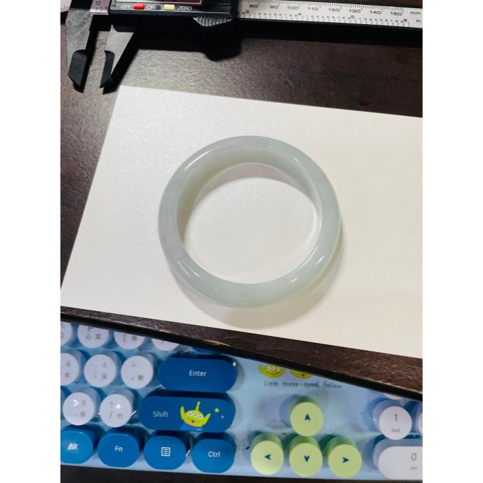 天然A貨緬甸玉 冰潤淡綠翡翠平安鐲57 18.5圍 起冰滿底色 色淡有水頭 完美度95%-細節圖9