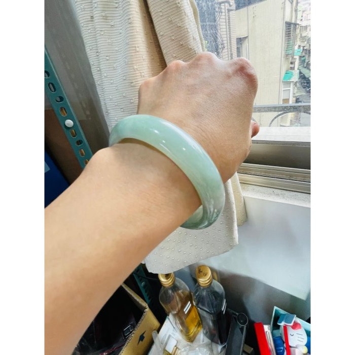天然A貨緬甸玉 膠潤三彩飄花翡翠平安鐲58.4 19圍 透手影起膠底妝 湖綠藕粉粉白多彩 特色完美鐲 附台証-細節圖7