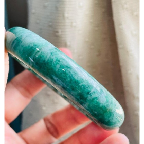 天然A貨緬甸玉 老坑綠意境波紋翡翠平安鐲58 19圍 透光細肉濃綠融合白花 分佈勻稱整圈帶綠 完美度99% 附台証-細節圖6