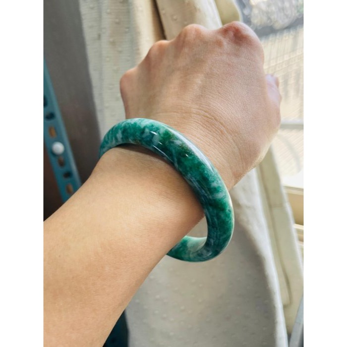 天然A貨緬甸玉 老坑綠意境波紋翡翠平安鐲58 19圍 透光細肉濃綠融合白花 分佈勻稱整圈帶綠 完美度99% 附台証-細節圖8