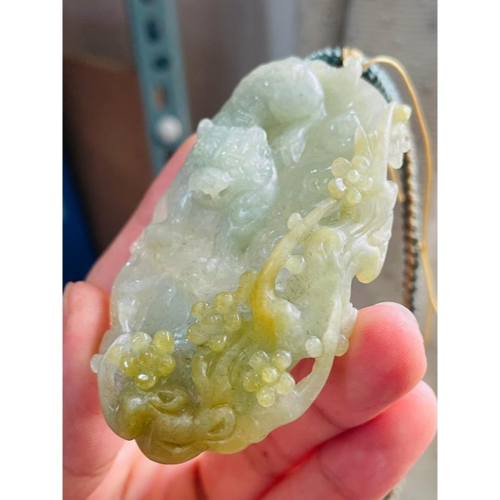 天然A貨緬甸玉 冰晴綠俏黃鏤空俏雕大師工虎嘯山河翡翠虎牌 膠潤晴底滿色 起冰黃霧巧雕傲骨寒花-細節圖2