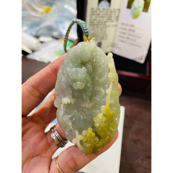 天然A貨緬甸玉 冰晴綠俏黃鏤空俏雕大師工虎嘯山河翡翠虎牌 膠潤晴底滿色 起冰黃霧巧雕傲骨寒花-細節圖10