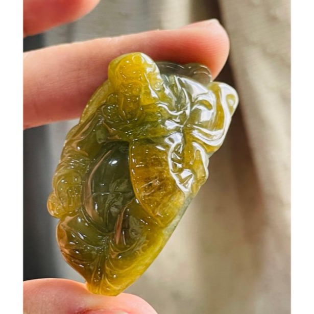 天然A貨翡翠 老坑黃加綠手工隨形雕鍾馗天師翡翠佛牌/小擺 冰黃霧包覆冰灰藍綠肉 色滿色分明 成色飽和-細節圖3