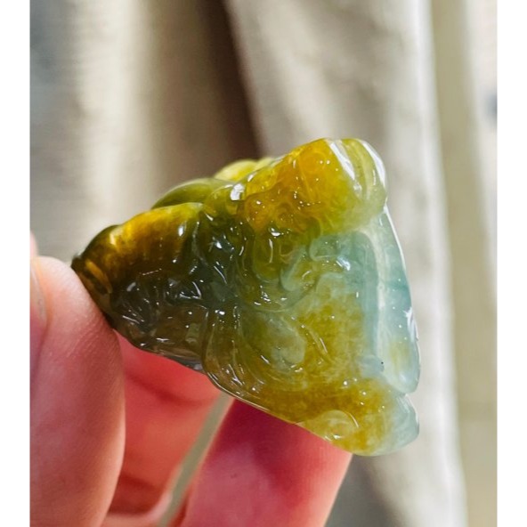 天然A貨翡翠 老坑黃加綠手工隨形雕鍾馗天師翡翠佛牌/小擺 冰黃霧包覆冰灰藍綠肉 色滿色分明 成色飽和-細節圖5