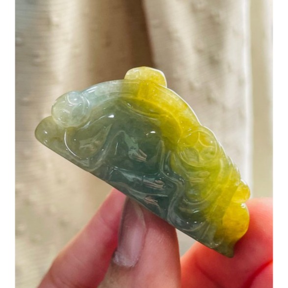 天然A貨翡翠 老坑黃加綠手工隨形雕鍾馗天師翡翠佛牌/小擺 冰黃霧包覆冰灰藍綠肉 色滿色分明 成色飽和-細節圖6