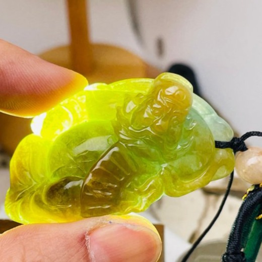 天然A貨翡翠 老坑黃加綠手工隨形雕鍾馗天師翡翠佛牌/小擺 冰黃霧包覆冰灰藍綠肉 色滿色分明 成色飽和-細節圖8