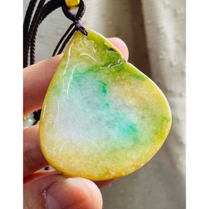 天然A貨緬甸玉 原石獨籽 老坑黃加綠手工意境雕得遇伯樂翡翠山水牌 成色飽和油亮金黃 過渡辣色陽綠-細節圖7