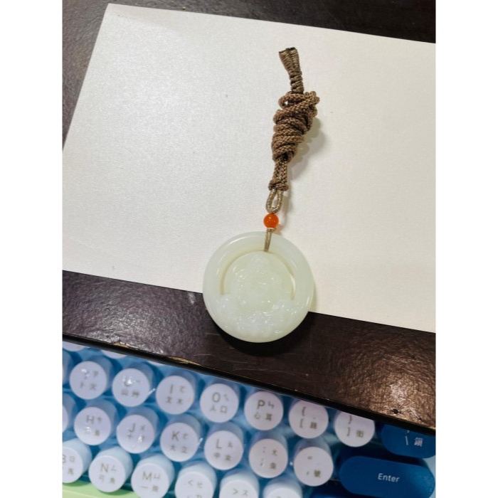 天然A貨緬甸玉 小三彩上山虎翡翠小虎牌 淡綠帶飄花再帶一抹紫 色分明乾淨-細節圖9