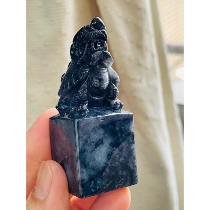 天然A貨緬甸玉 烏雞手工雕滿載而歸昂首龍龜翡翠印章/正方印/公司章 鏡面光澤 方正屹立不搖 公司用印佳-細節圖3
