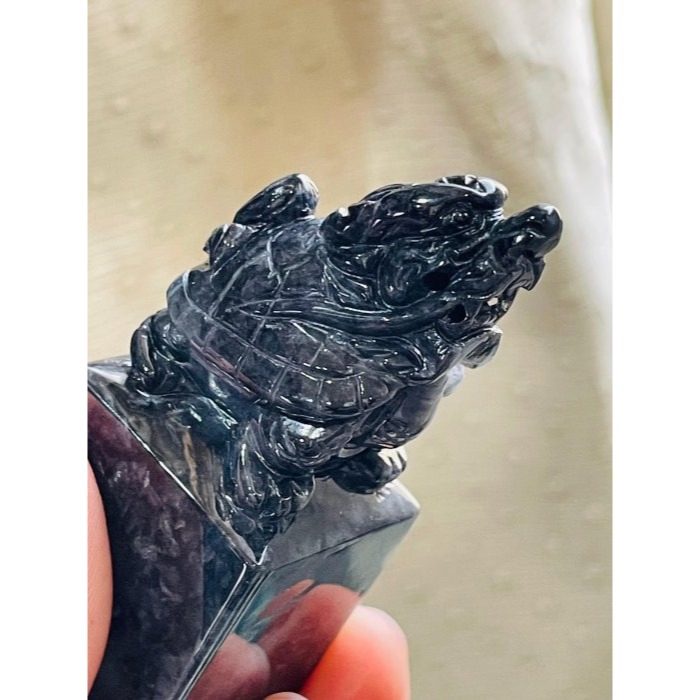 天然A貨緬甸玉 烏雞手工雕滿載而歸昂首龍龜翡翠印章/正方印/公司章 鏡面光澤 方正屹立不搖 公司用印佳-細節圖6