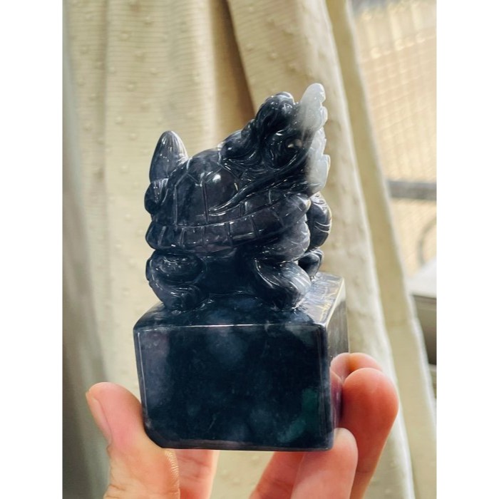 天然A貨緬甸玉 老坑烏雞手工雕滿載而歸昂首龍龜翡翠印章/公司章/擺件 4.4公分超大方印-細節圖2