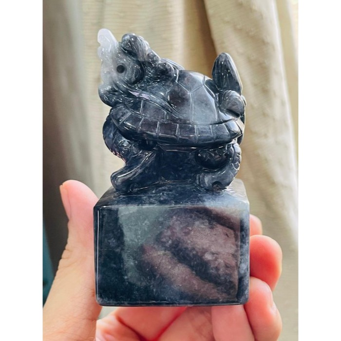 天然A貨緬甸玉 老坑烏雞手工雕滿載而歸昂首龍龜翡翠印章/公司章/擺件 4.4公分超大方印-細節圖3