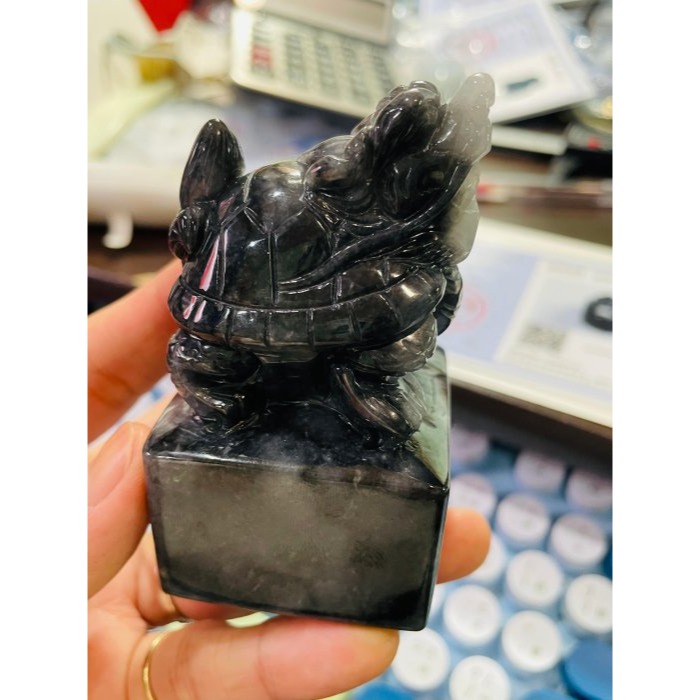天然A貨緬甸玉 老坑烏雞手工雕滿載而歸昂首龍龜翡翠印章/公司章/擺件 4.4公分超大方印-細節圖9