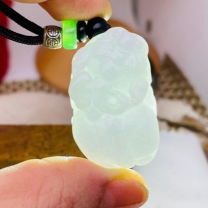 招財結緣~天然A貨緬甸玉 細潤淡底色手工雕貔貅翡翠玉墜 肉細有光澤 頭大闊嘴大圓臀 色淡近白-細節圖8