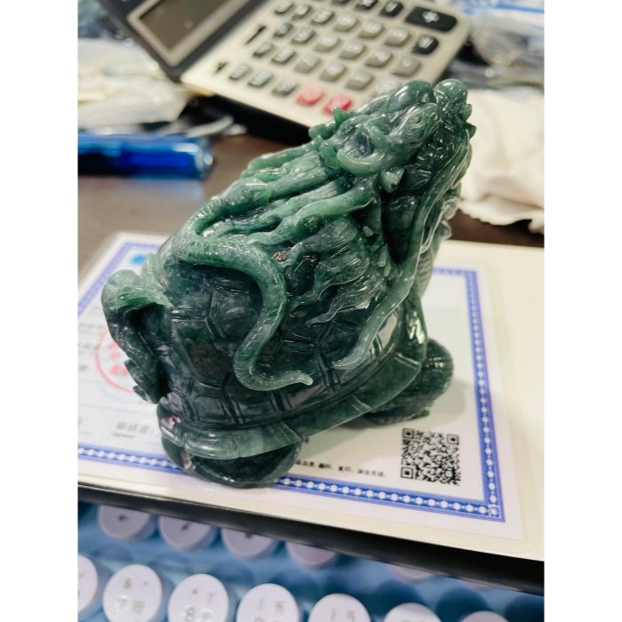 天然A貨翡翠 溫潤危綠全立體玄武翡翠擺件 細肉滿色瓜綠 菠菜綠色滿形飽滿 巨無霸小擺 無法配戴-細節圖9