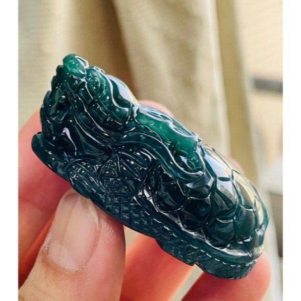 天然A貨翡翠 冰潤危綠全立體滿載而歸龍龜翡翠玉墜/擺件 起冰滿綠油亮光澤 色滿勻稱瓜綠-細節圖4