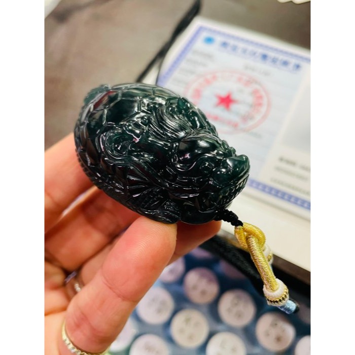 天然A貨翡翠 冰潤危綠全立體滿載而歸龍龜翡翠玉墜/擺件 起冰滿綠油亮光澤 色滿勻稱瓜綠-細節圖9