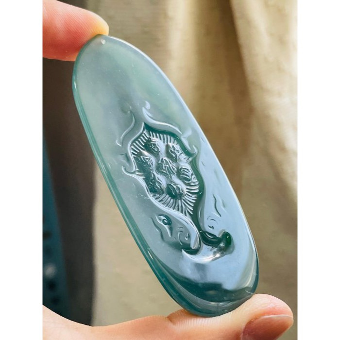 天然A貨翡翠 高冰危綠雙面精雕御龍淨瓶觀音翡翠佛牌 滿綠透字冰種瓜料 精開慈悲莊嚴法像-細節圖3