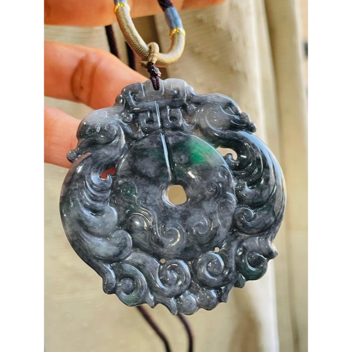 天然A貨緬甸玉 老坑烏雞綠雙面雕鸞鳳和鳴翡翠鳳牌 起冰透光黑中帶辣綠 漂亮大器平安扣牌形-細節圖2