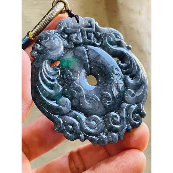 天然A貨緬甸玉 老坑烏雞綠雙面雕鸞鳳和鳴翡翠鳳牌 起冰透光黑中帶辣綠 漂亮大器平安扣牌形-細節圖3