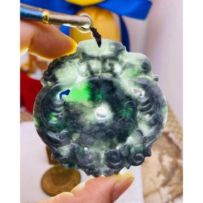 天然A貨緬甸玉 老坑烏雞綠雙面雕鸞鳳和鳴翡翠鳳牌 起冰透光黑中帶辣綠 漂亮大器平安扣牌形-細節圖9