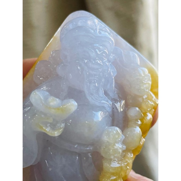 天然A貨緬甸玉 白冰帶金皮手工巧雕財神報到翡翠玉墜 粉粉晶透好水頭 黃霧巧招財進寶童子-細節圖3