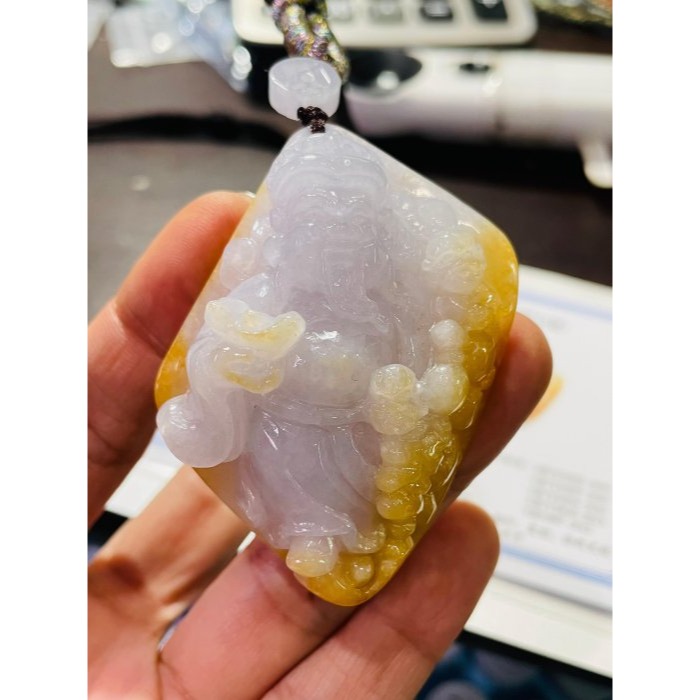 天然A貨緬甸玉 白冰帶金皮手工巧雕財神報到翡翠玉墜 粉粉晶透好水頭 黃霧巧招財進寶童子-細節圖10