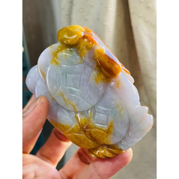 天然A貨緬甸玉 溫潤亮三彩手工雕三腳金蟾翡翠擺件 濃郁紫綠帶黃皮 色滿顯色 咬錢捧元寶滿滿銅幣如意-細節圖8
