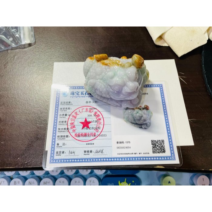 天然A貨緬甸玉 溫潤亮三彩手工雕三腳金蟾翡翠擺件 濃郁紫綠帶黃皮 色滿顯色 咬錢捧元寶滿滿銅幣如意-細節圖11