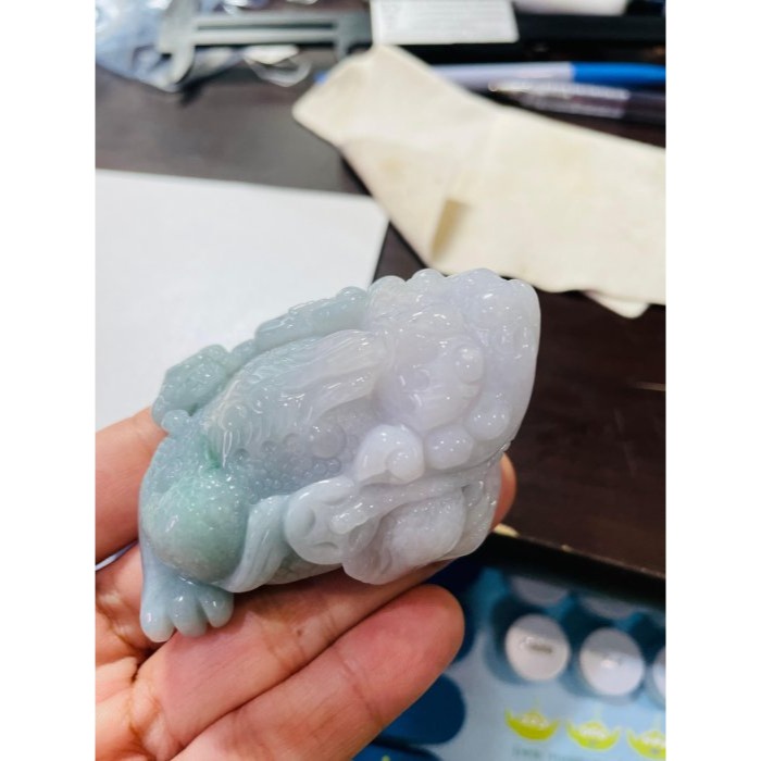 天然A貨緬甸玉 老坑藍綠半山水手工雕代代相傳帶子三腳金蟾翡翠擺件 膠潤底庄 漸變雙彩色 昂首緊咬錢 財源滾滾-細節圖9