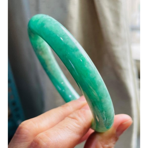 天然A貨緬甸玉 冰濃綠粗條翡翠圓骨鐲58.3 19圍 起冰濃郁正綠 貴氣滿綠手鐲 完美度92% 附台証-細節圖4