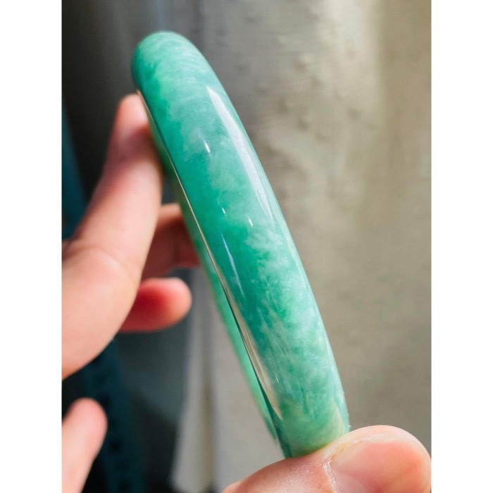 天然A貨緬甸玉 冰濃綠粗條翡翠圓骨鐲58.3 19圍 起冰濃郁正綠 貴氣滿綠手鐲 完美度92% 附台証-細節圖5