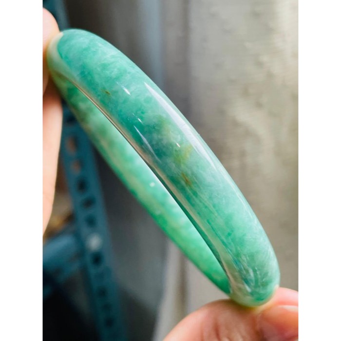 天然A貨緬甸玉 冰濃綠粗條翡翠圓骨鐲58.3 19圍 起冰濃郁正綠 貴氣滿綠手鐲 完美度92% 附台証-細節圖6