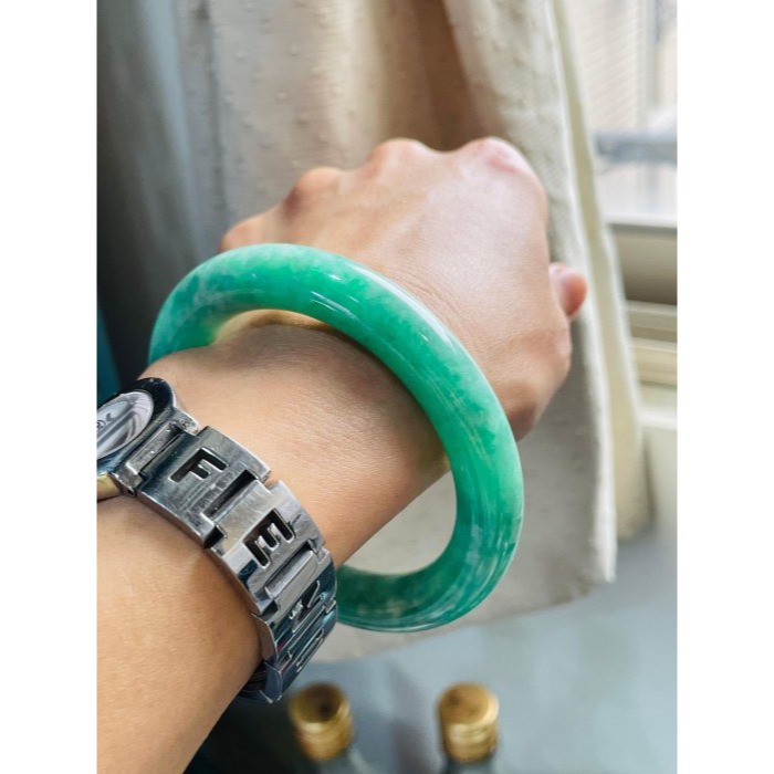 天然A貨緬甸玉 冰濃綠粗條翡翠圓骨鐲58.3 19圍 起冰濃郁正綠 貴氣滿綠手鐲 完美度92% 附台証-細節圖8