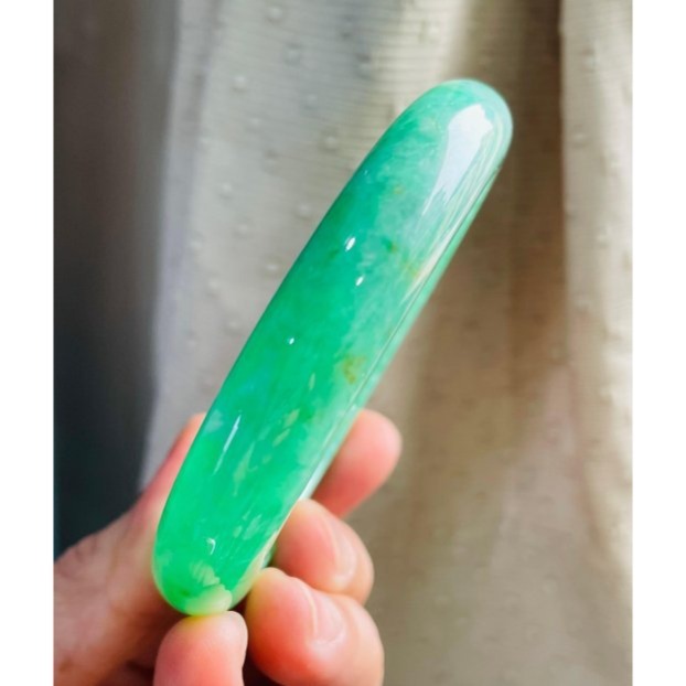 天然A貨緬甸玉 冰陽綠藏金厚條翡翠平安鐲57.5 18.5圍 辣色滿揚綠 色純鮮艷 全透光 完美度99%附台証-細節圖6