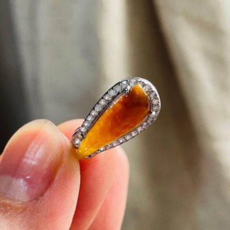 天然A貨緬甸玉 冰糖黃隨形蛋面翡翠玉墜 老熟起冰滿色蜜糖黃翡 底庄乾淨 不大 純淨膠潤好水頭-細節圖6